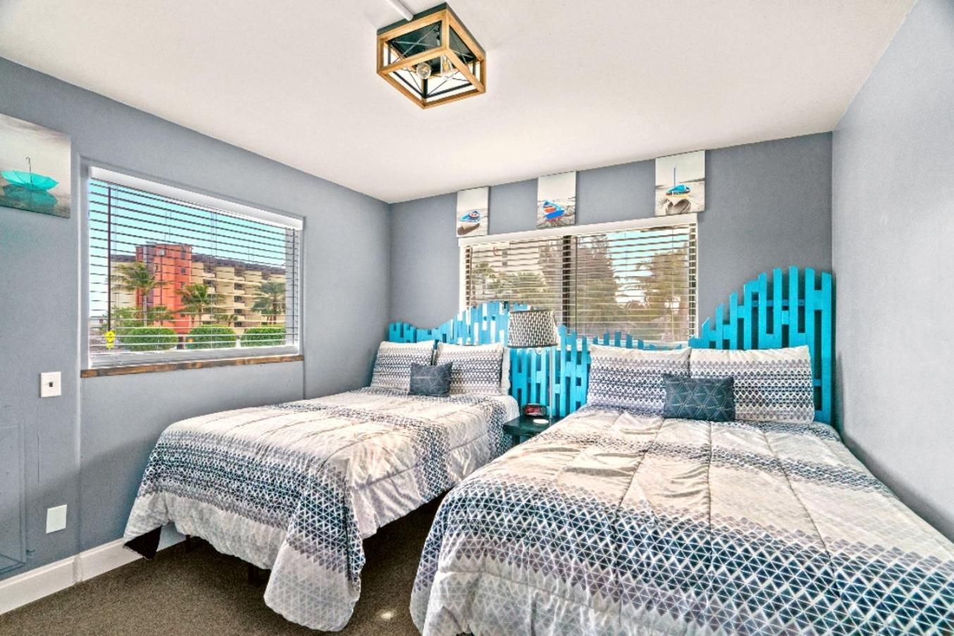 Boutique Beach Retreat St. Pete Beach Exterior photo