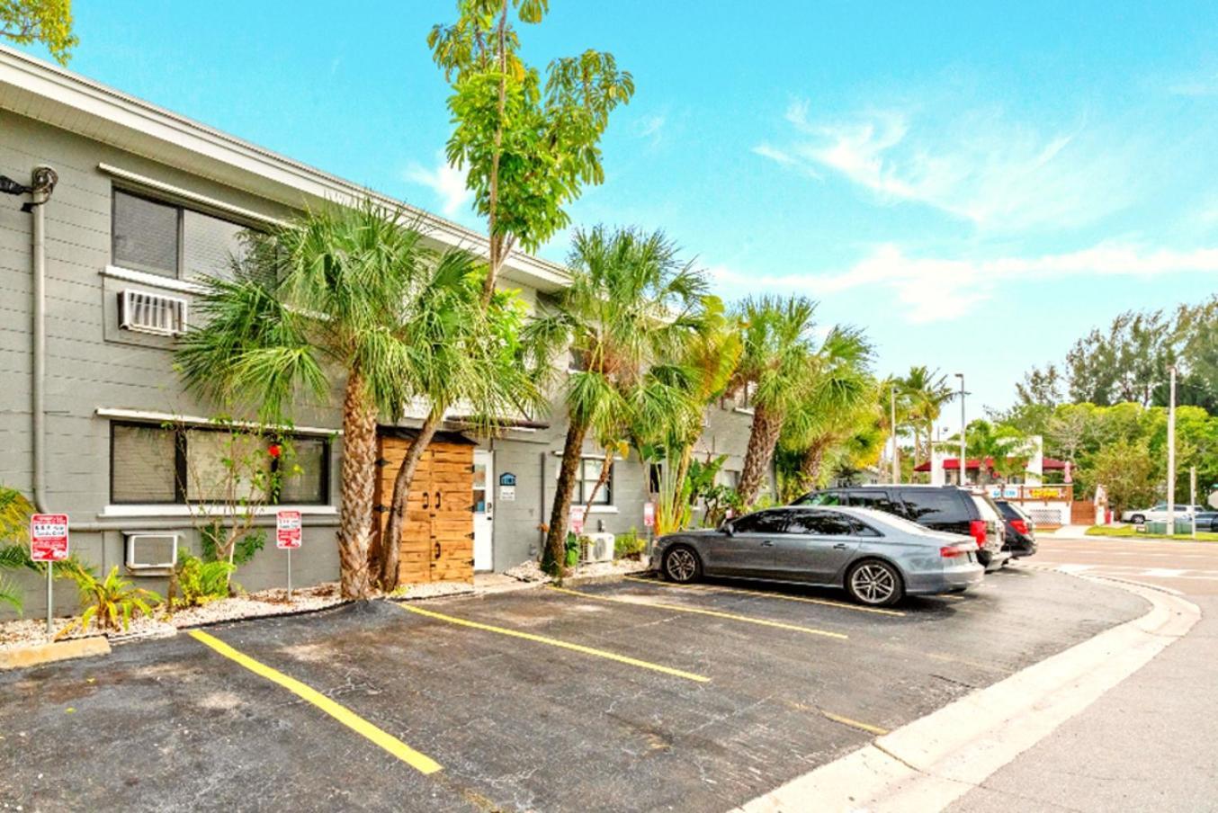 Boutique Beach Retreat St. Pete Beach Exterior photo