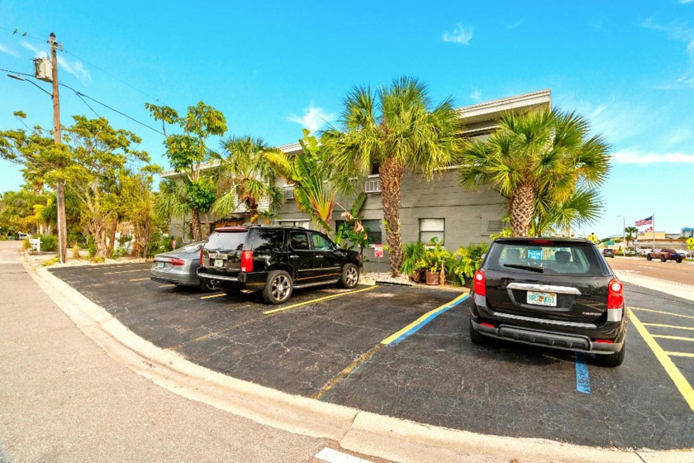 Boutique Beach Retreat St. Pete Beach Exterior photo