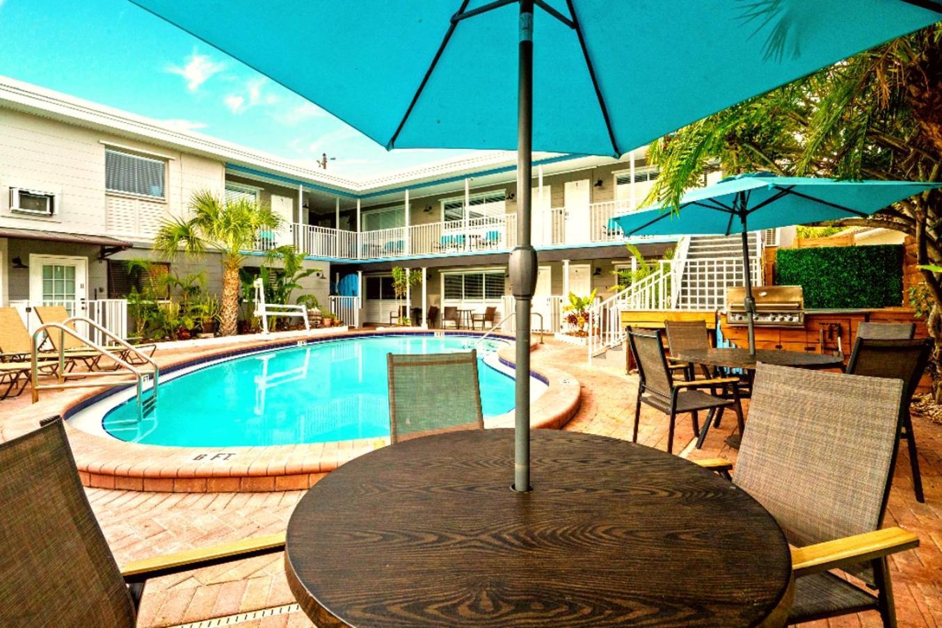 Boutique Beach Retreat St. Pete Beach Exterior photo