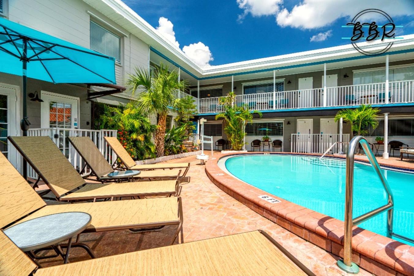 Boutique Beach Retreat St. Pete Beach Exterior photo