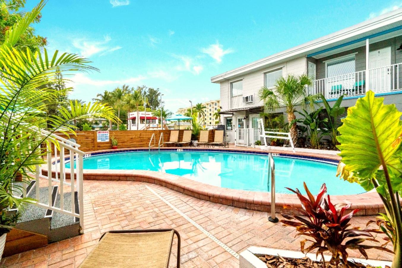 Boutique Beach Retreat St. Pete Beach Exterior photo