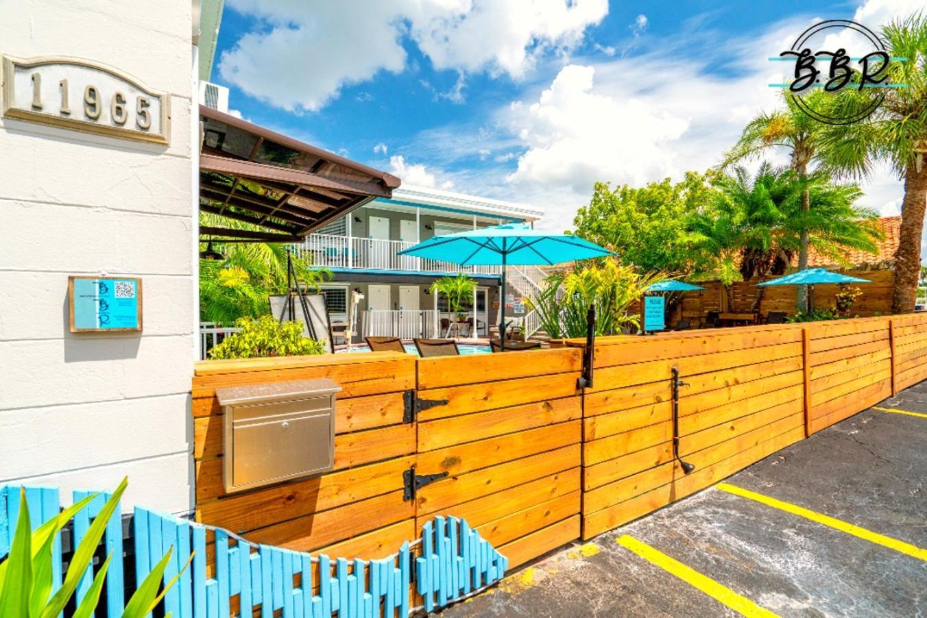 Boutique Beach Retreat St. Pete Beach Exterior photo