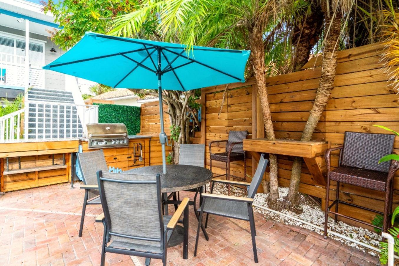 Boutique Beach Retreat St. Pete Beach Exterior photo