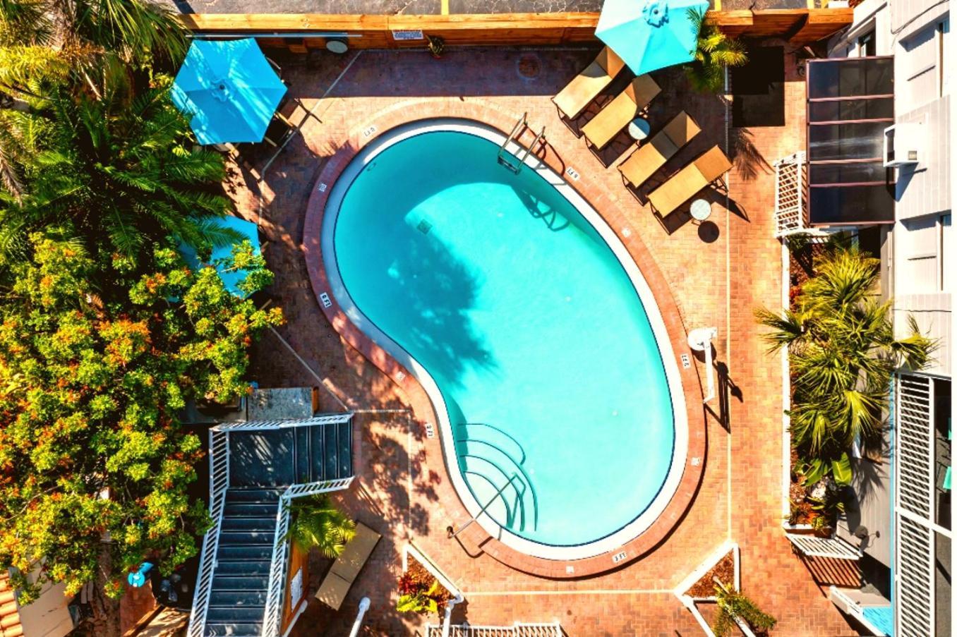 Boutique Beach Retreat St. Pete Beach Exterior photo