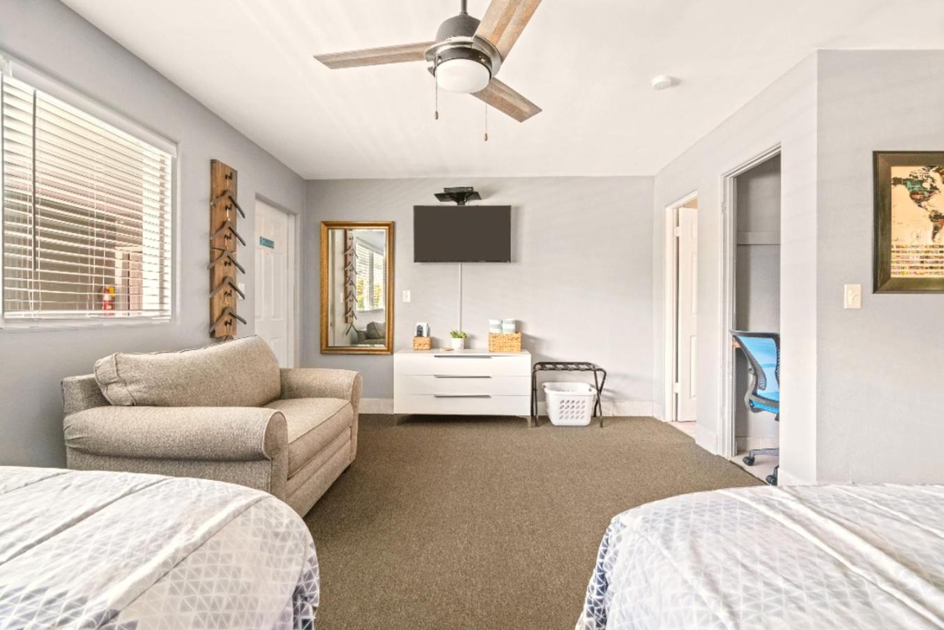Boutique Beach Retreat St. Pete Beach Exterior photo