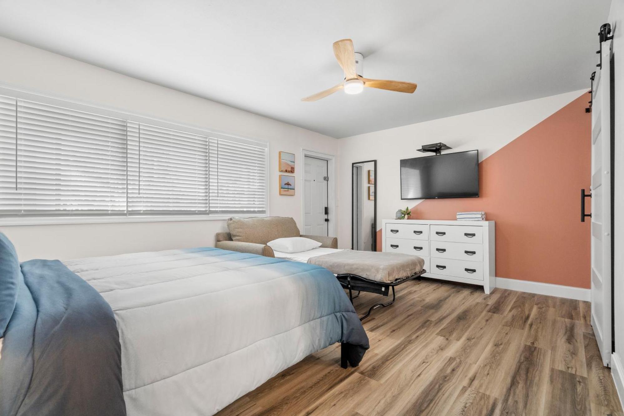 Boutique Beach Retreat St. Pete Beach Exterior photo